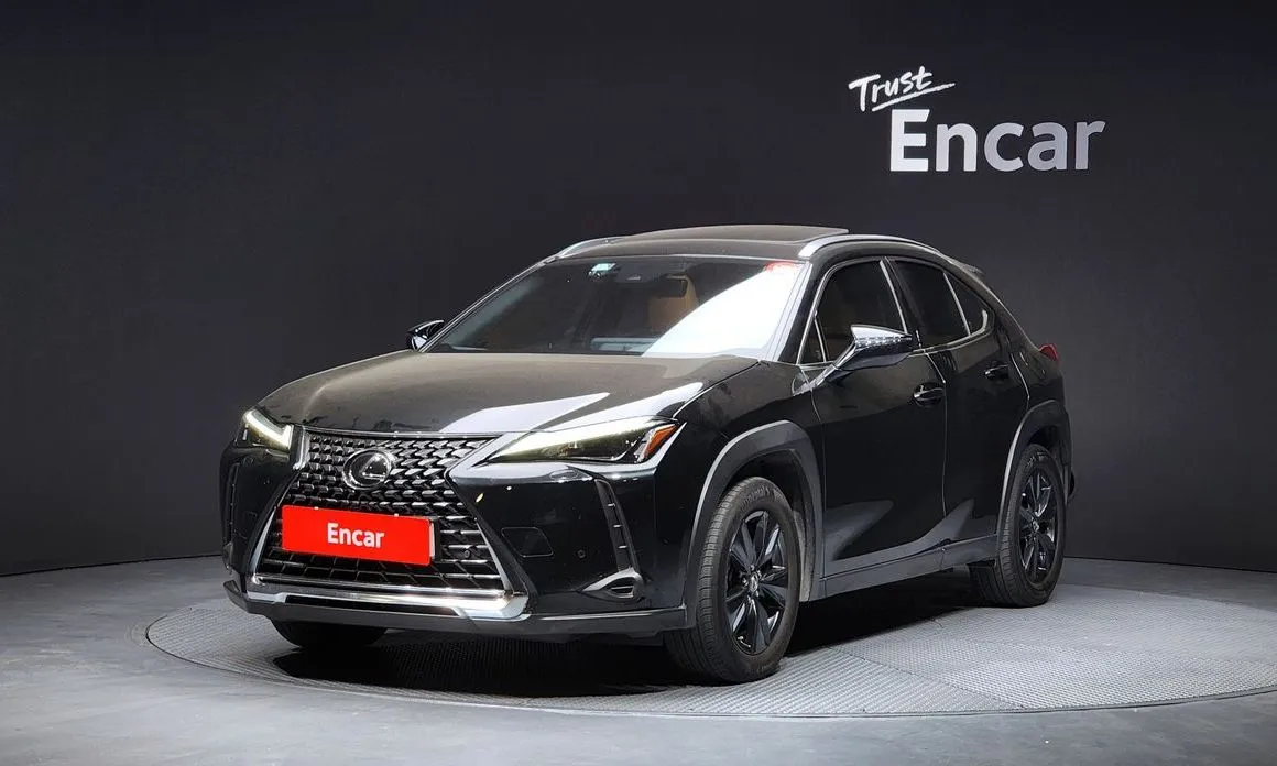 Lexus UX — фото 1