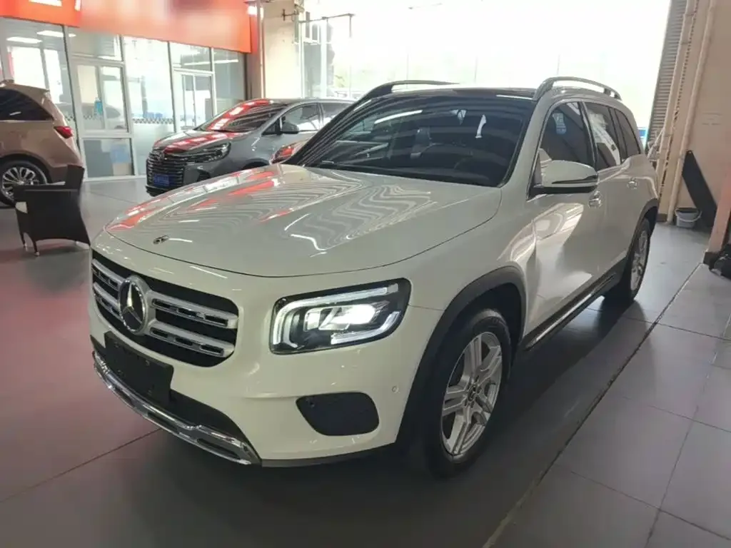 Mercedes-Benz GLB — фото 1