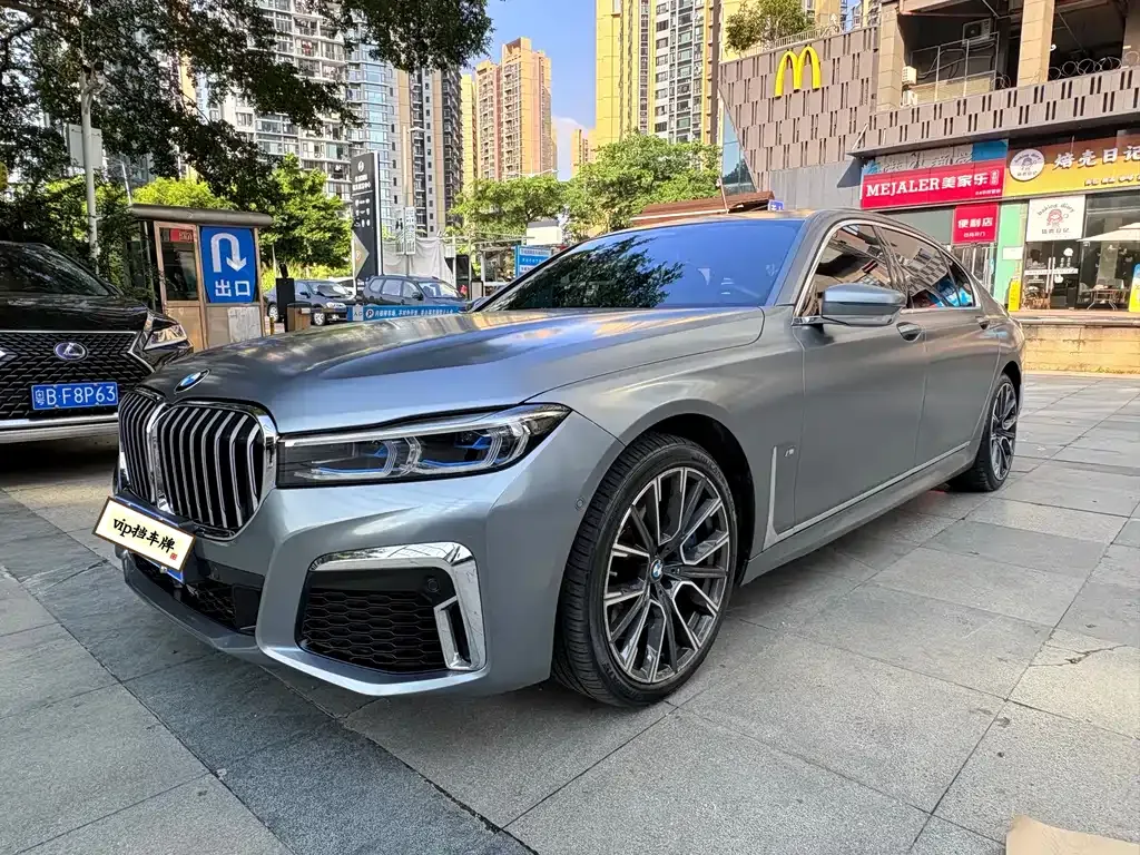 BMW 7 Series — фото 1