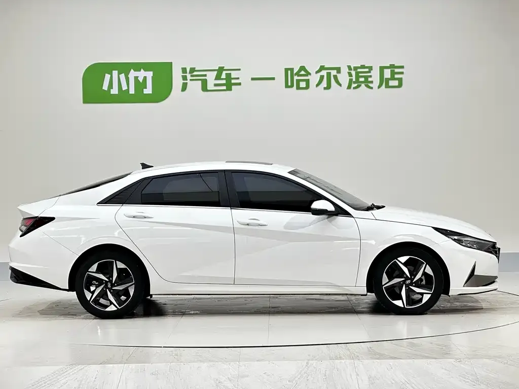 Hyundai Elantra — фото 7