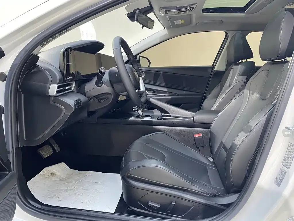 Hyundai Elantra — фото 10