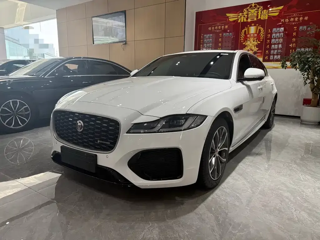 Jaguar XFL — фото 1