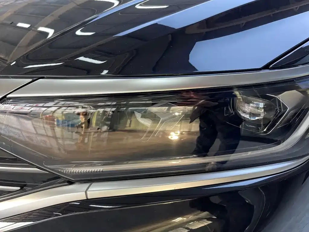 Volkswagen Passat PHEV — фото 6