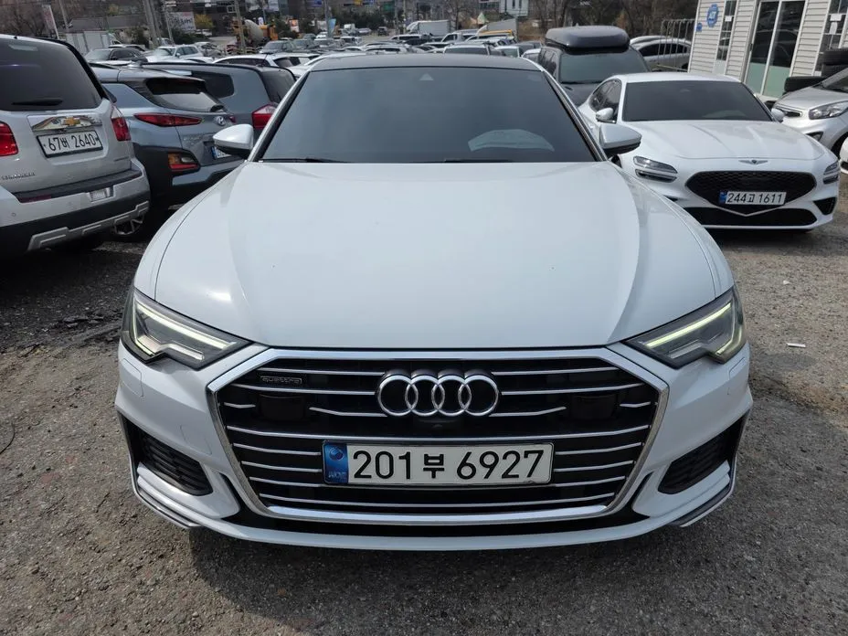 Audi A6 — фото 1