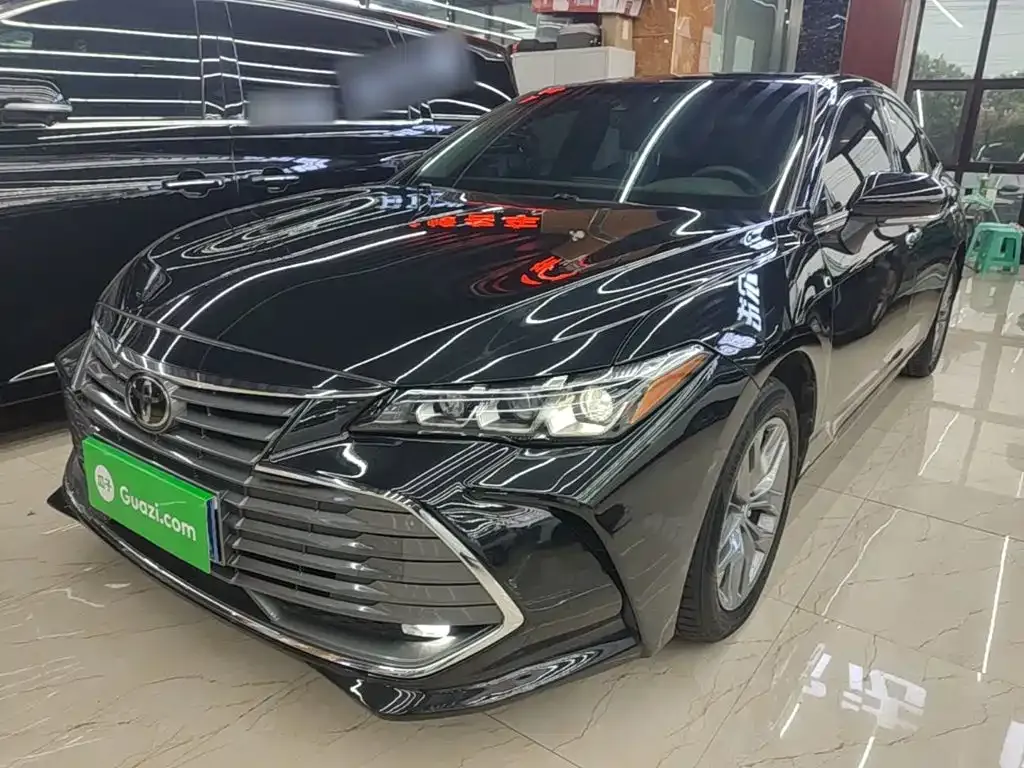 Toyota Avalon — фото 1