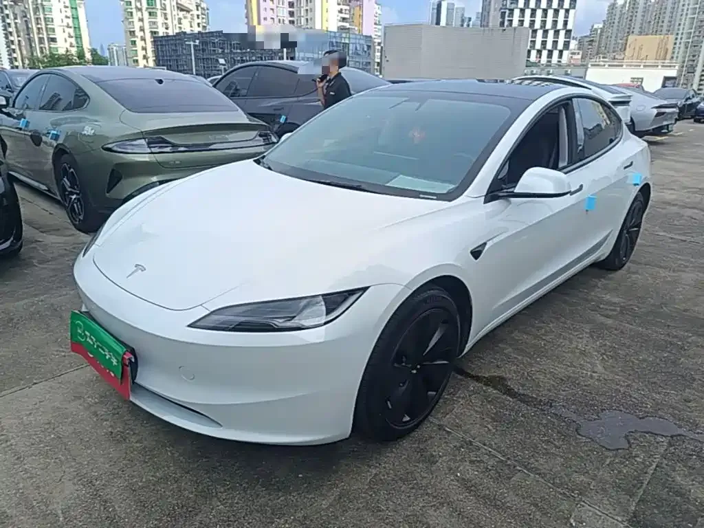 Tesla Model 3 — фото 1