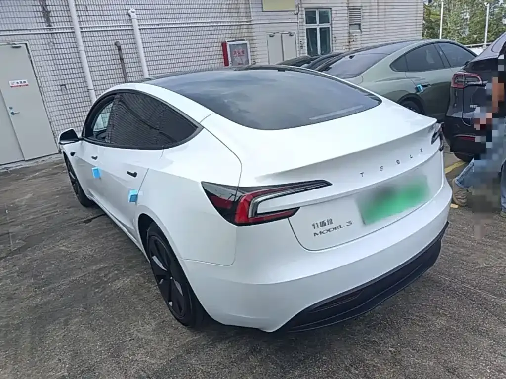 Tesla Model 3 — фото 5
