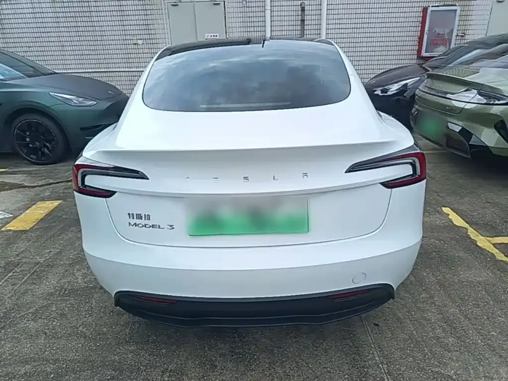 Tesla Model 3 — фото 7