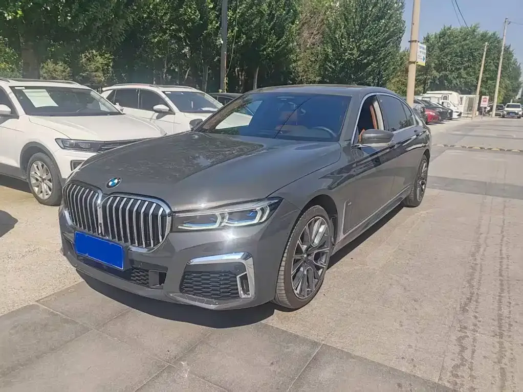 BMW 7 Series — фото 1