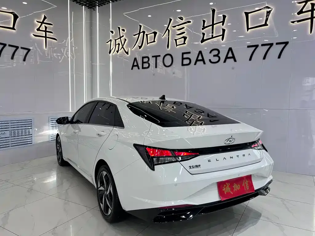 Hyundai Elantra — фото 4