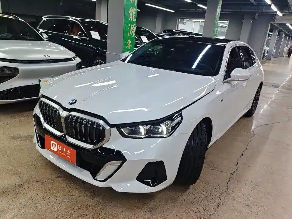 BMW 5 Series — фото 1