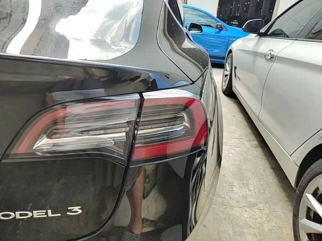 Tesla Model 3 — фото 2