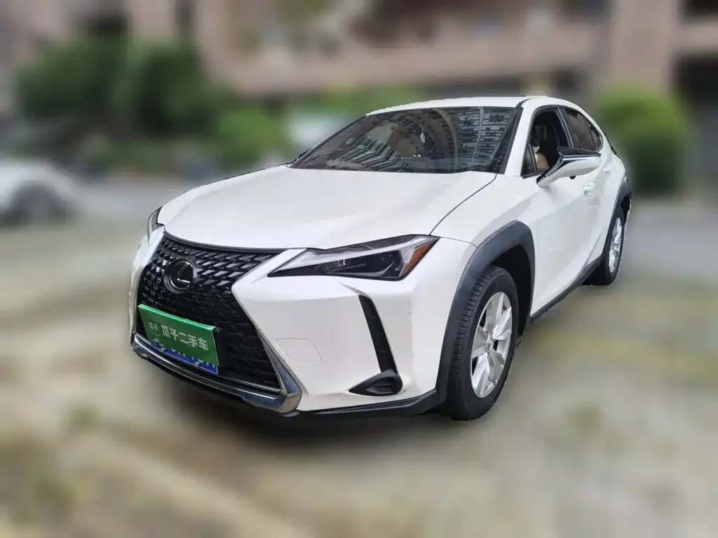 Lexus UX — фото 1
