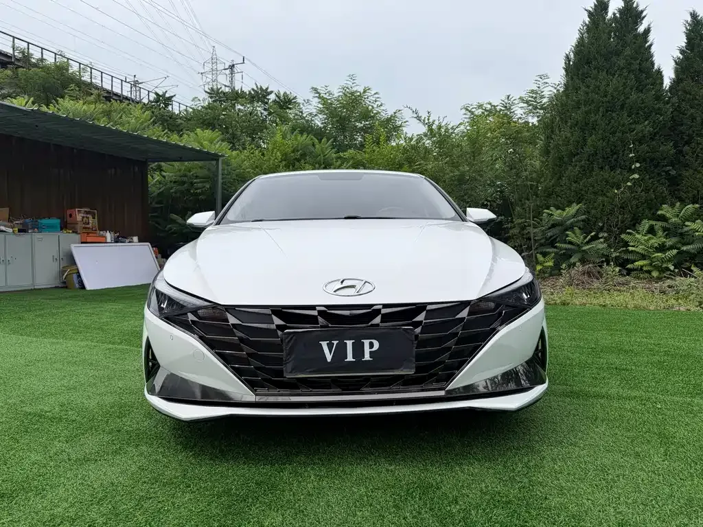 Hyundai Elantra — фото 7