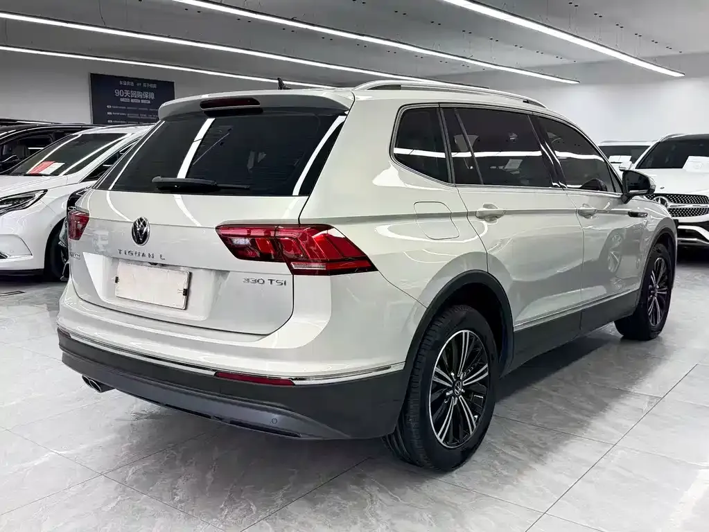 Volkswagen Tiguan L — фото 2