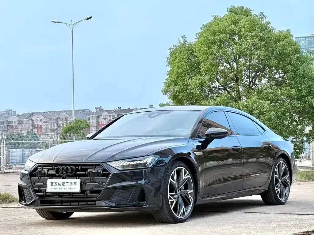 Audi A7L — фото 1