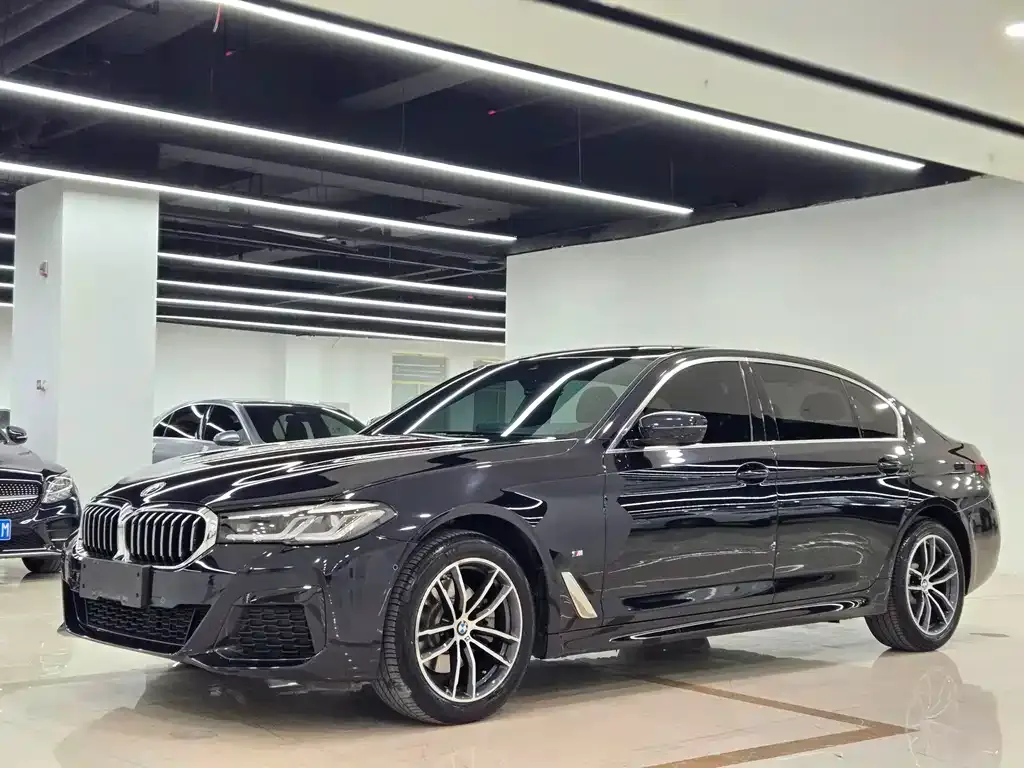 BMW 5 Series — фото 1