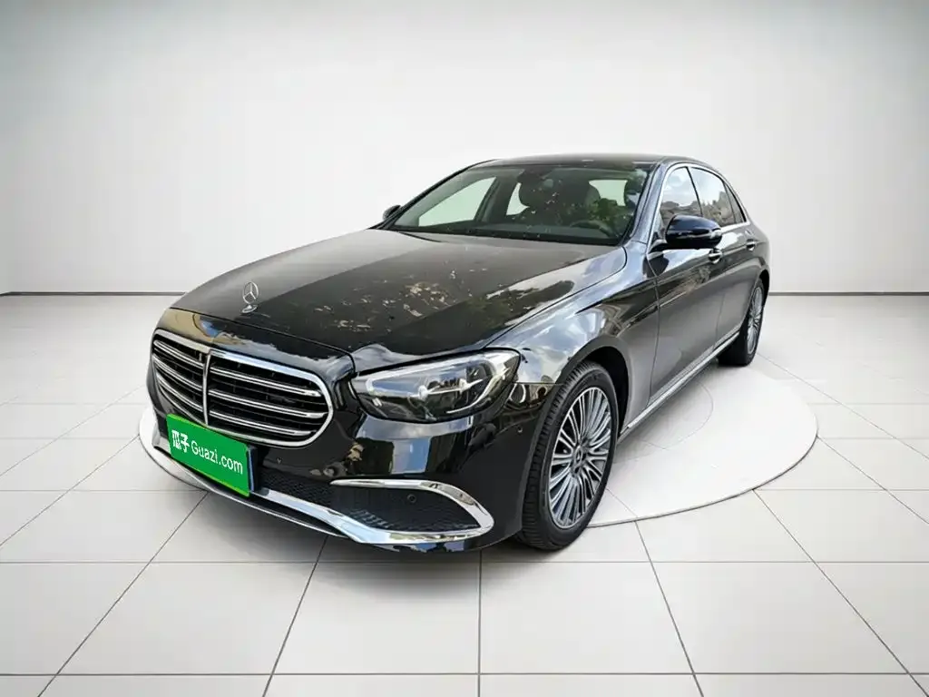 Mercedes-Benz E-Class — фото 1