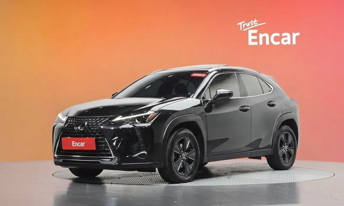 Lexus UX — фото 1