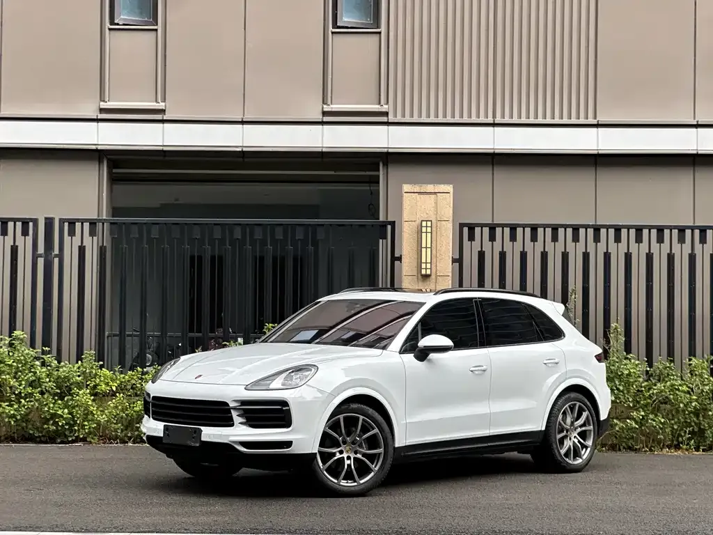 Porsche Cayenne — фото 1
