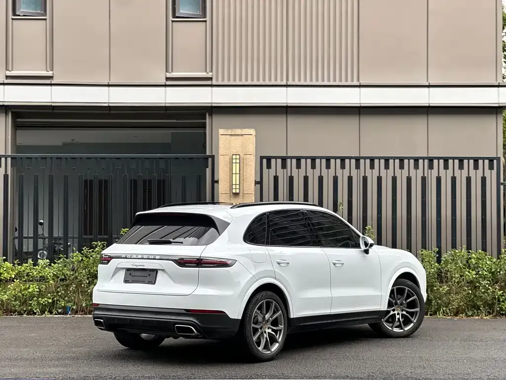 Porsche Cayenne — фото 9