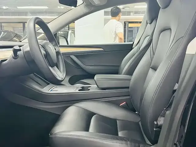 Tesla Model Y — фото 5