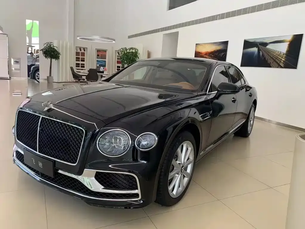 Bentley Flying Spur — фото 1