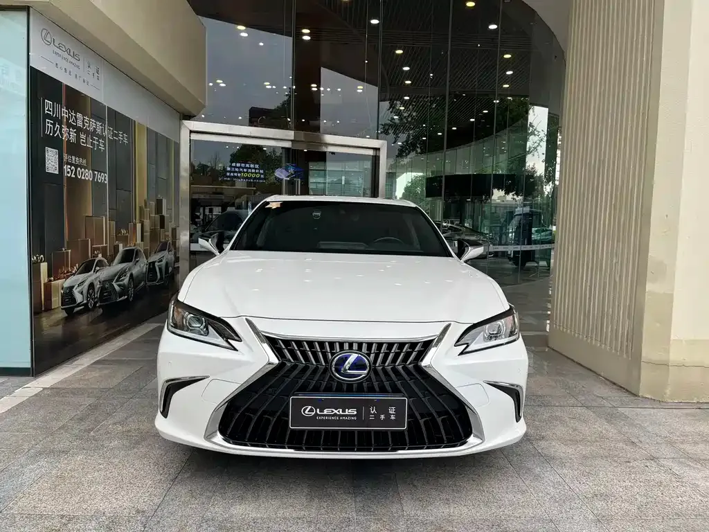 Lexus ES — фото 1