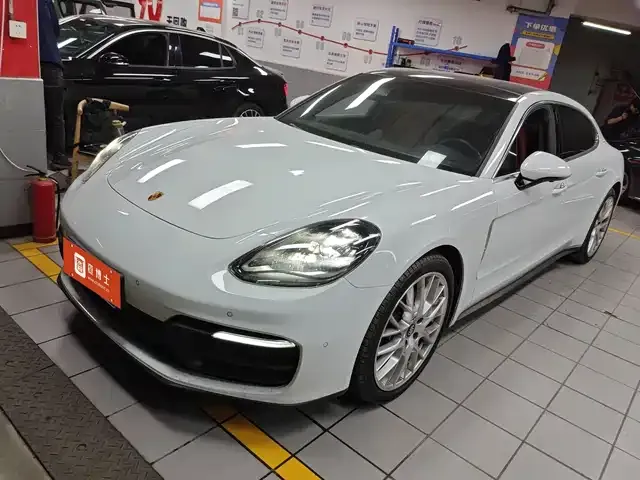 Porsche Panamera — фото 1