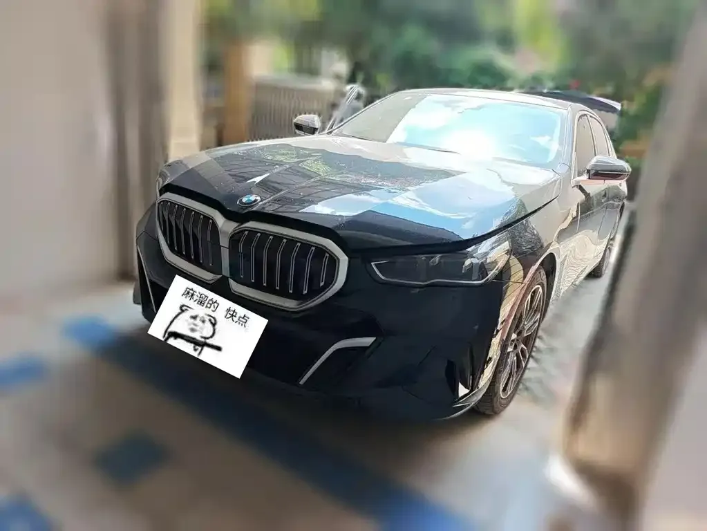 BMW 5 Series — фото 1