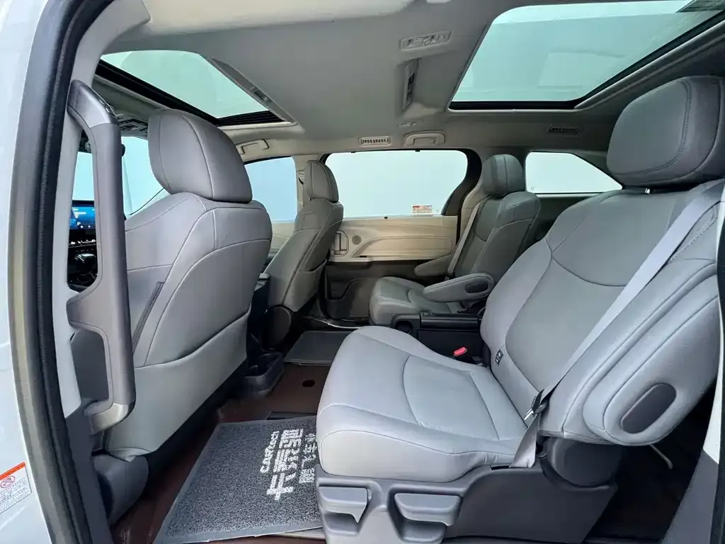 Toyota Granvia — фото 10