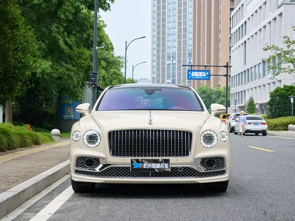 Bentley Flying Spur — фото 6