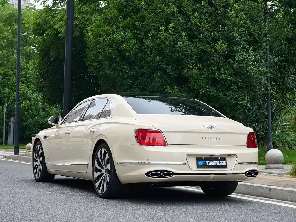 Bentley Flying Spur — фото 4