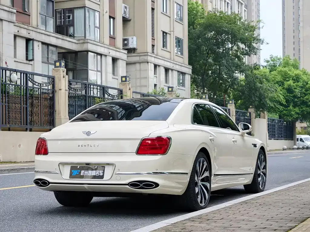 Bentley Flying Spur — фото 5