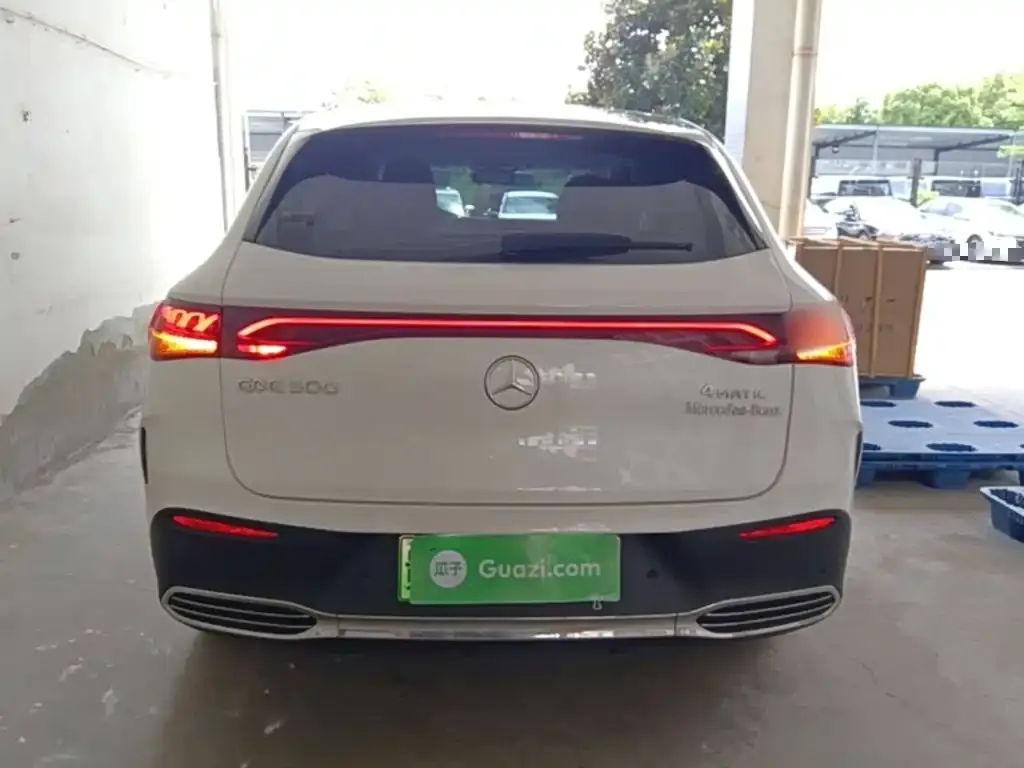 Mercedes-Benz EQE SUV — фото 3