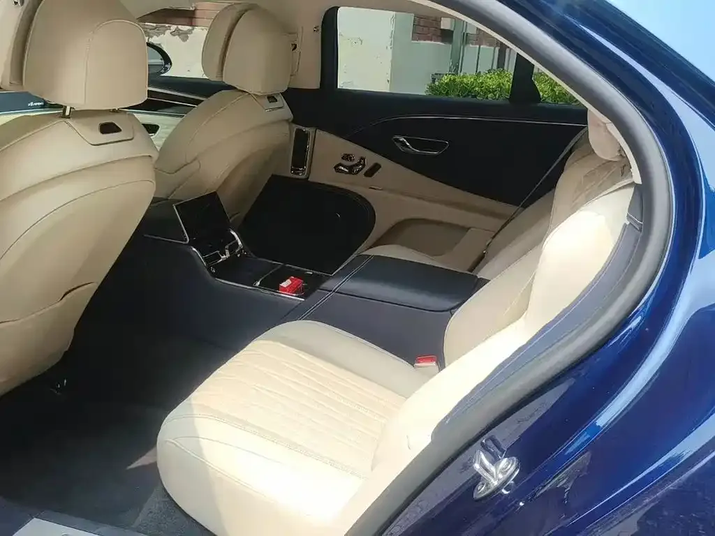 Bentley Flying Spur — фото 5
