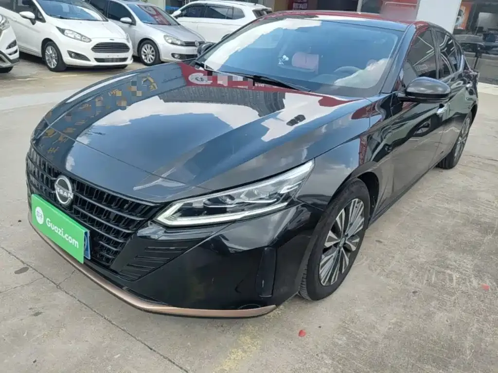 Nissan Teana — фото 1