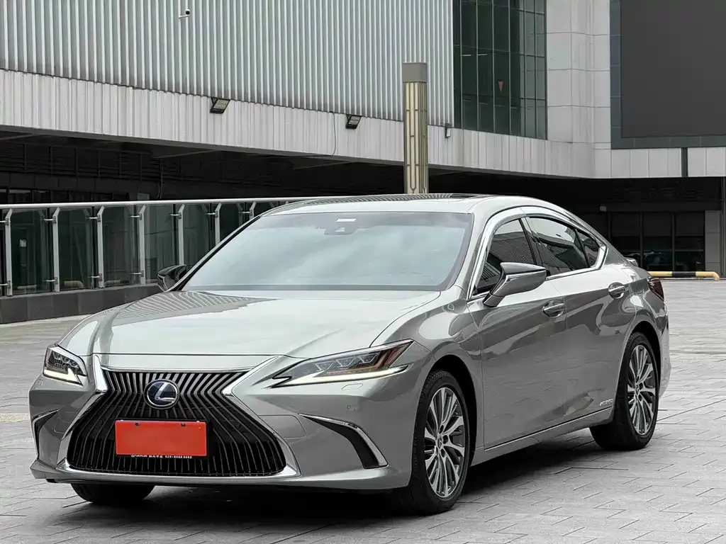 Lexus ES — фото 1
