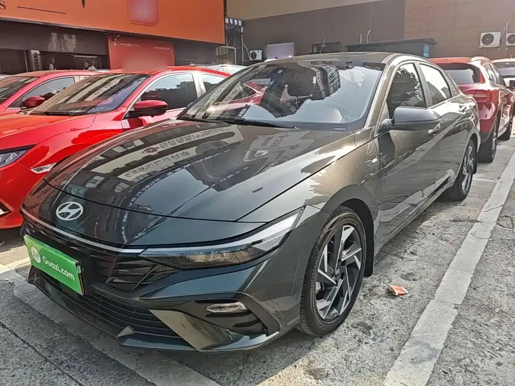 Hyundai Elantra — фото 1