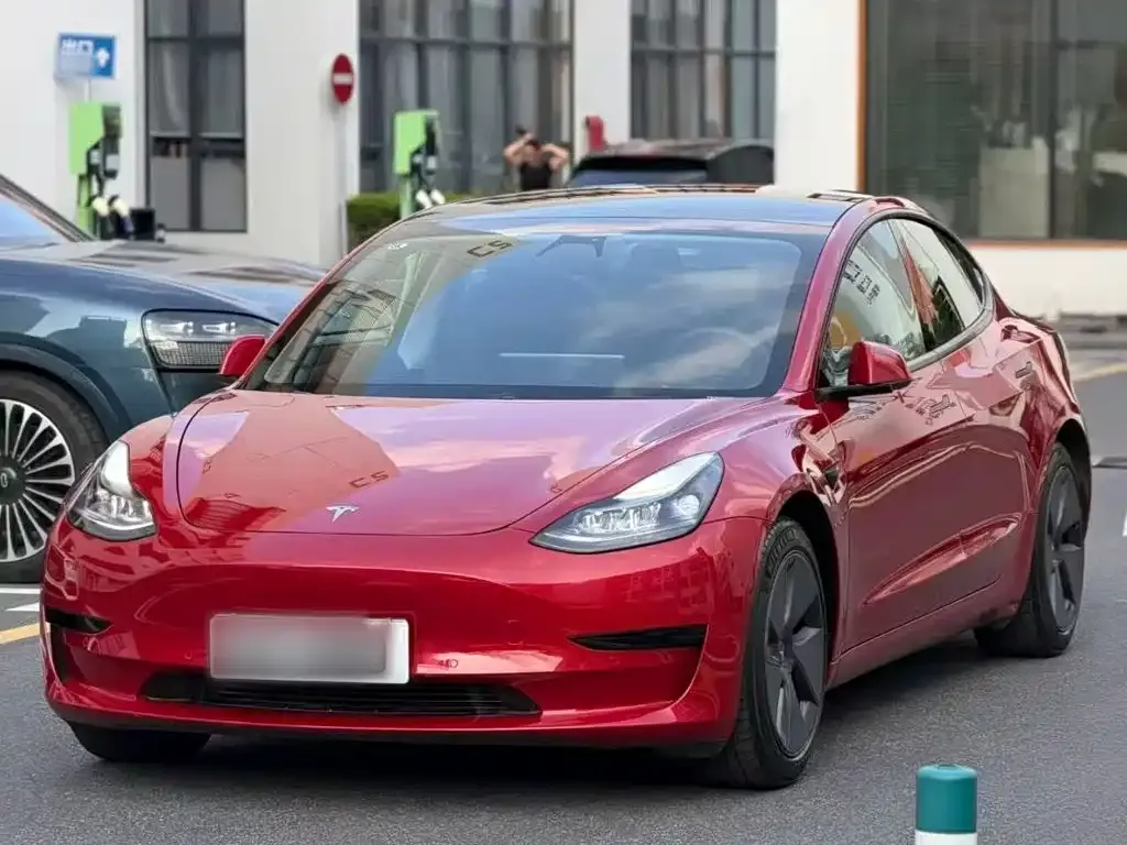 Tesla Model 3 — фото 4