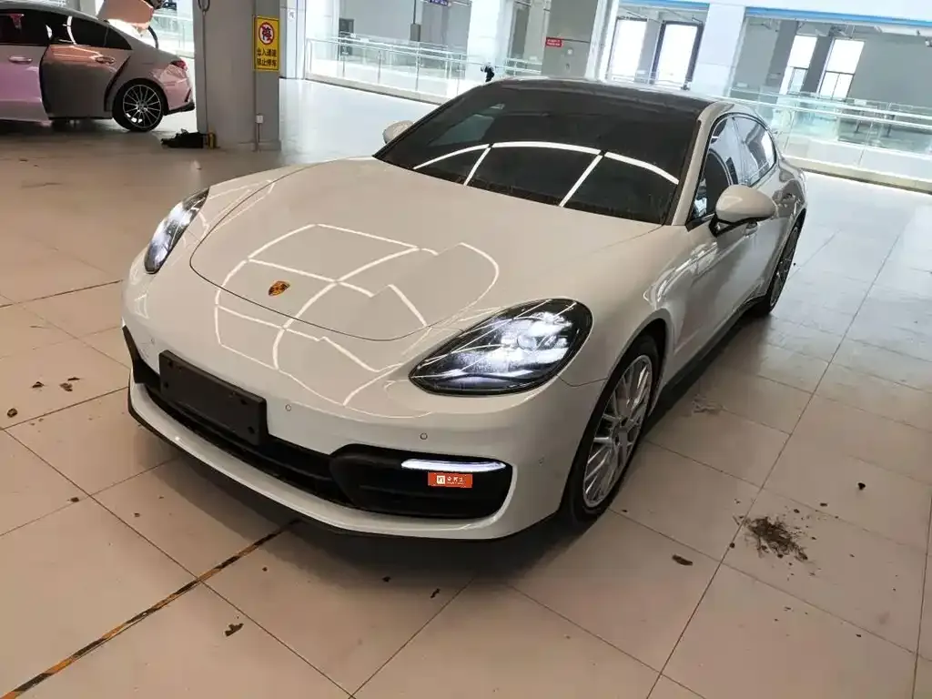 Porsche Panamera — фото 1
