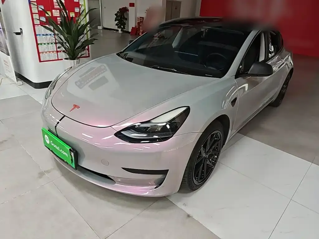 Tesla Model 3 — фото 1