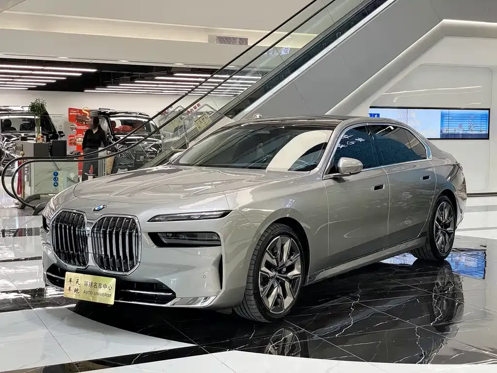 BMW 7 Series — фото 1