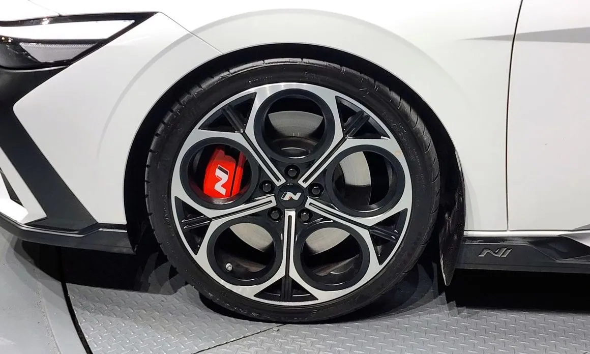 Hyundai AVANTE — фото 4