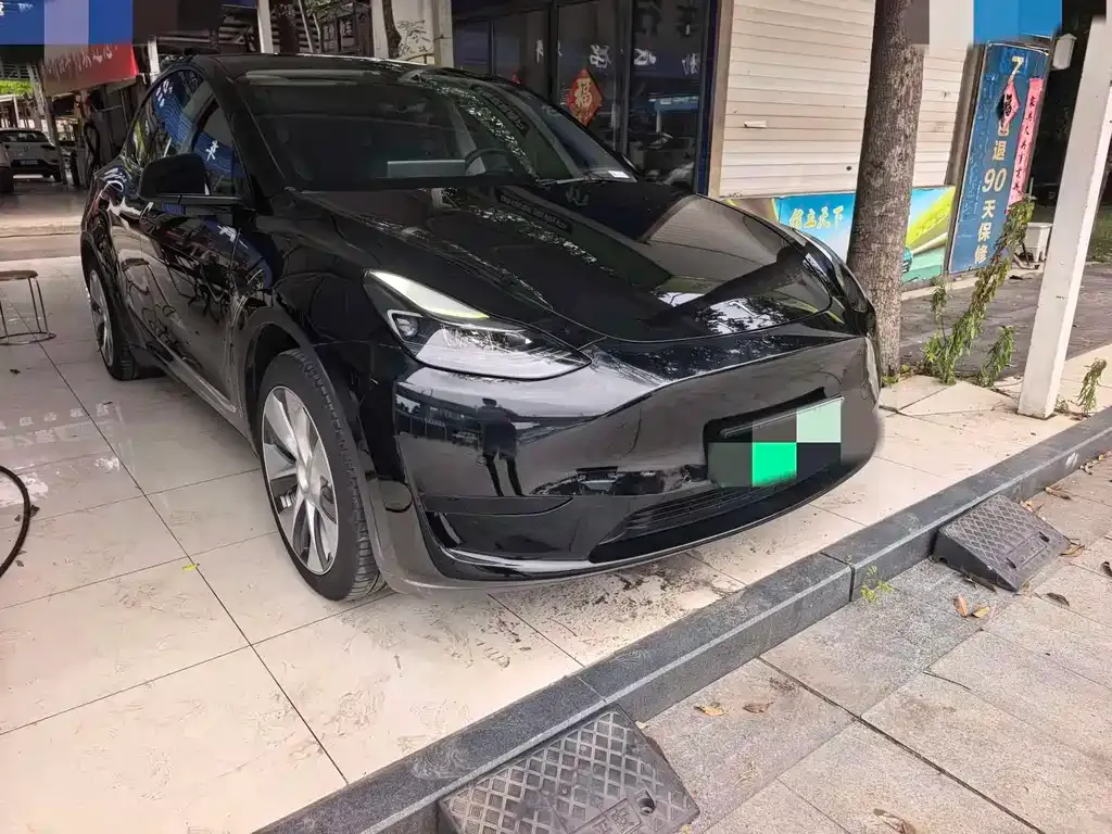 Tesla Model Y — фото 8
