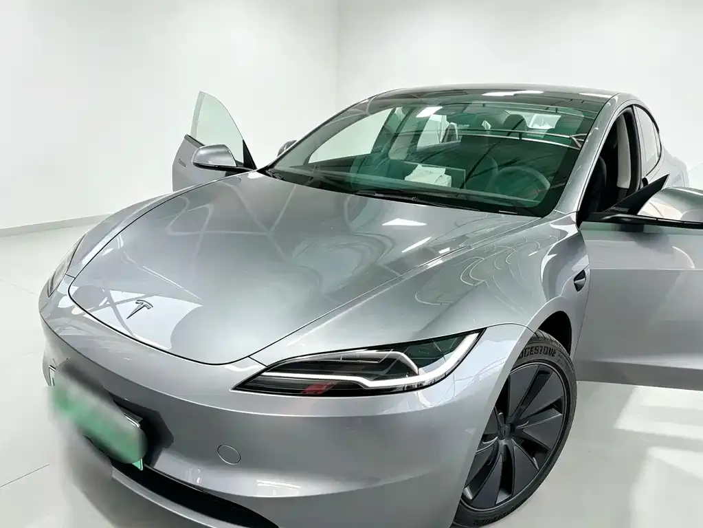 Tesla Model 3 — фото 1