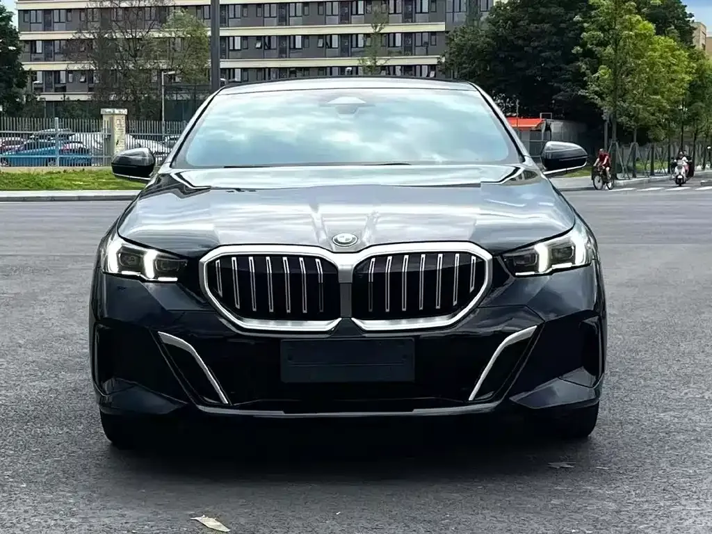 BMW 5 Series — фото 4