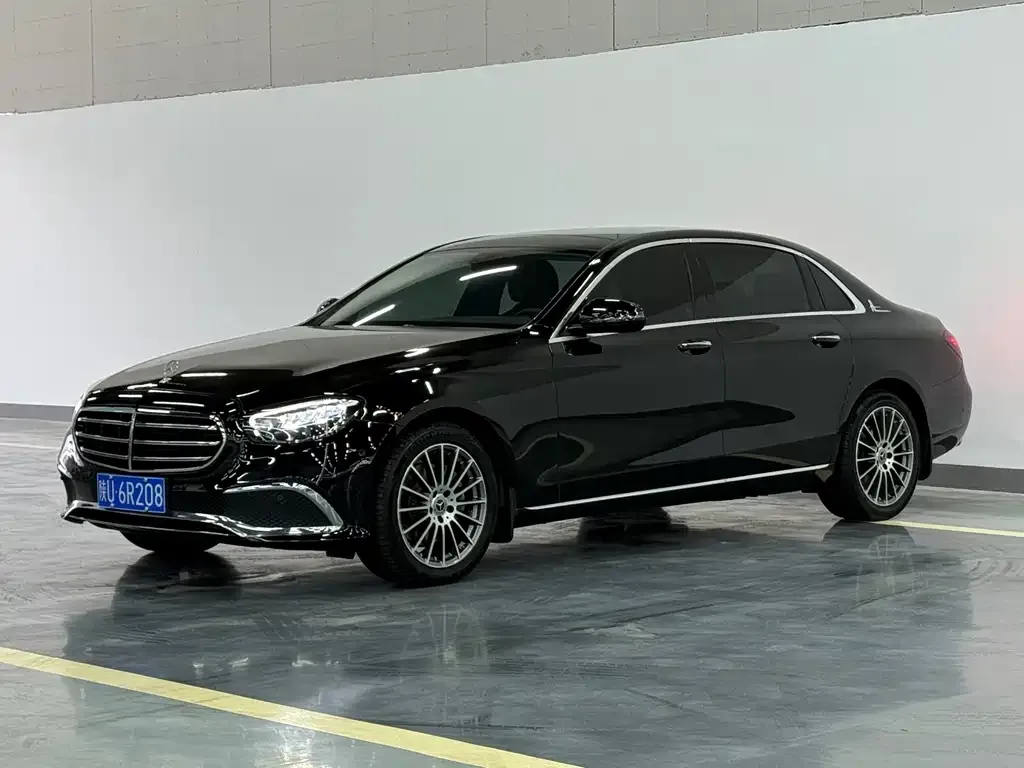 Mercedes-Benz E-Class — фото 1