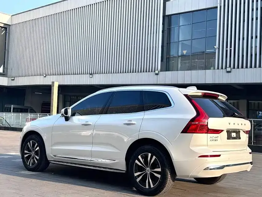 Volvo XC60 — фото 5