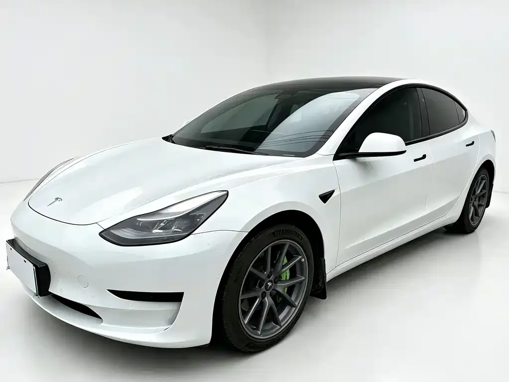 Tesla Model 3 — фото 1
